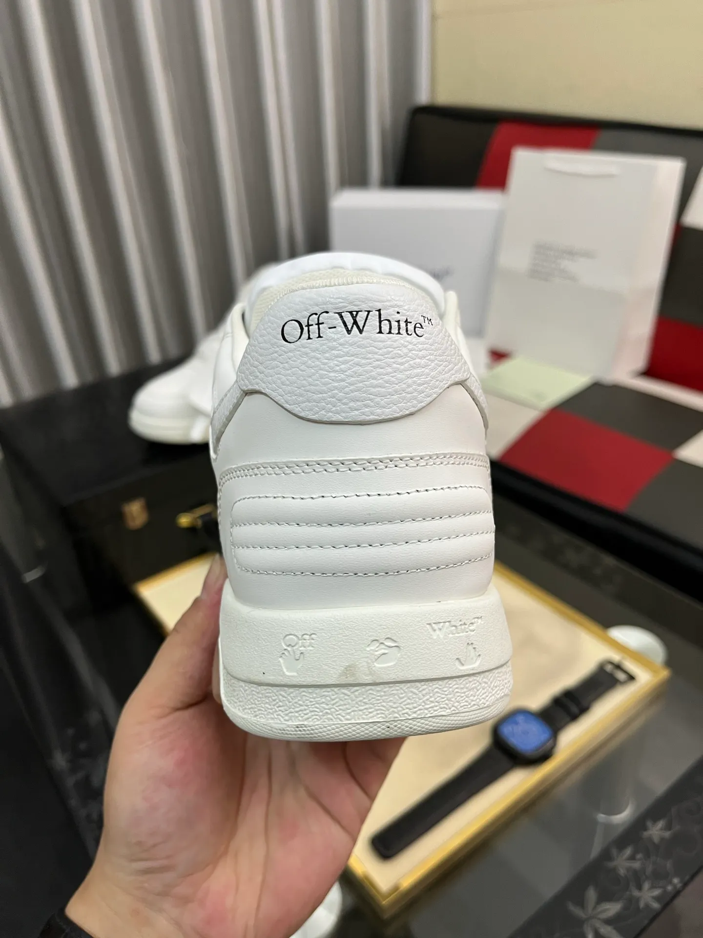 Men's shoes 💰600⌚️⌚️ OFF-White C/O VirGil Abloh fashionable and versatile casual shoes. Exclusive first release of the new model. Made of environmentally friendly cowhide leather and mesh fabric upper material. The insole is embedded with foam cushioning EVA material. The correct midsole is equipped with EVA lightweight cushioning. External tooth nail rubber outsole. The correct accessories can be customized simultaneously. Women's model: 35-40 Men's model: 39-45